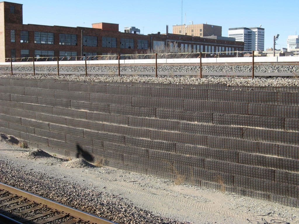 Construction of a reinforced soil wall near the railroad