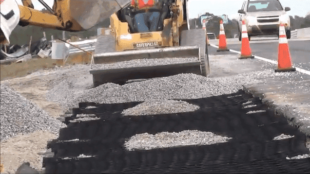 StrataWeb® geocells reinforced an unpaved shoulder for the Florida DOT