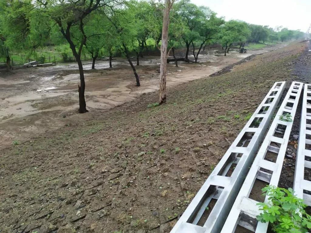 Slope erosion protection of railway embankment using StrataWeb® geocells