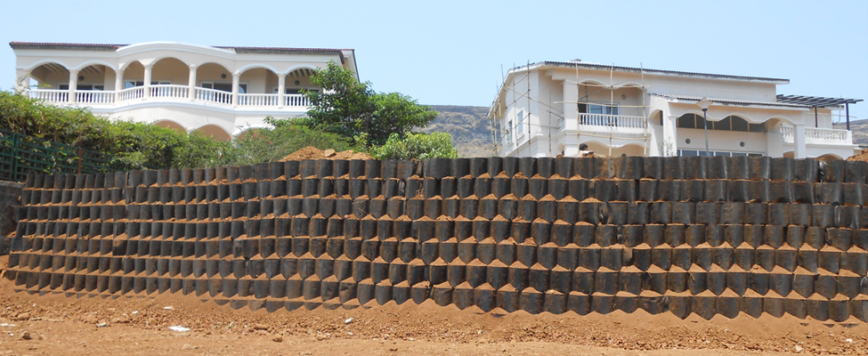 Earth retention and soil stabilisation using StrataWeb® geocells