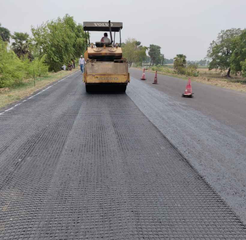 StrataGridTM used for reinforcing highway roads with asphalt applications