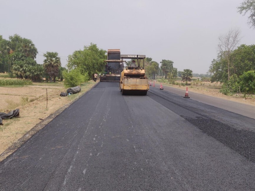 Asphalt reinforcement with StrataGlobal StrataGrid™ uniaxial geogrids to ensure stability