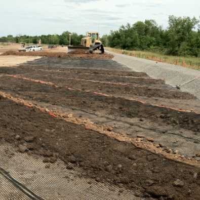 Using StrataGrid™ uniaxial geogrids for landfills construction